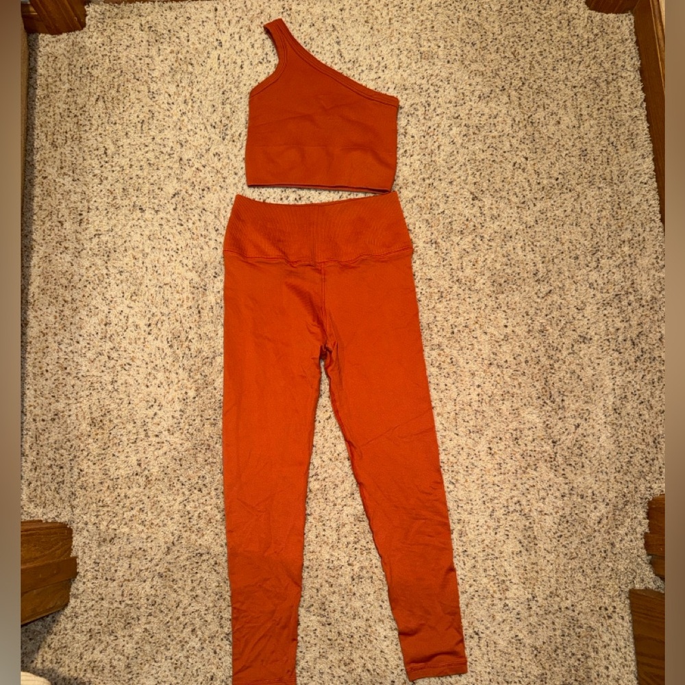 Avocado burnt orange workout set
